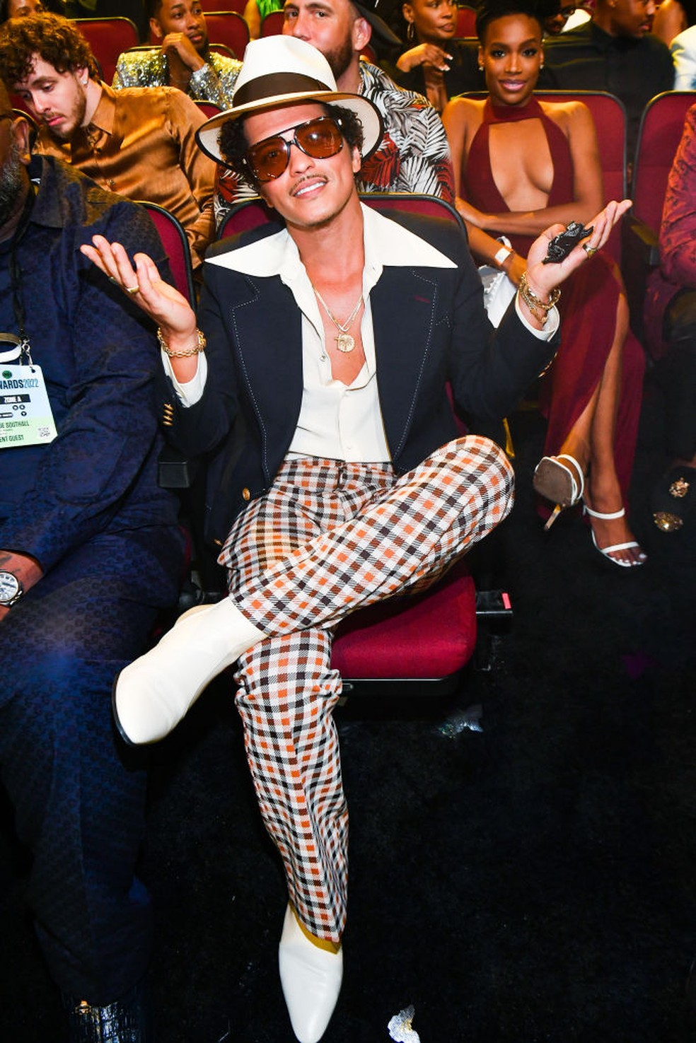 Bruno Mars com um chapéu Panamá — Foto: Getty Images