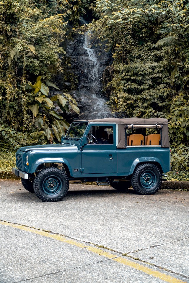Oficina transforma Land Rovers antigos em veículos de luxo e sob medida ...