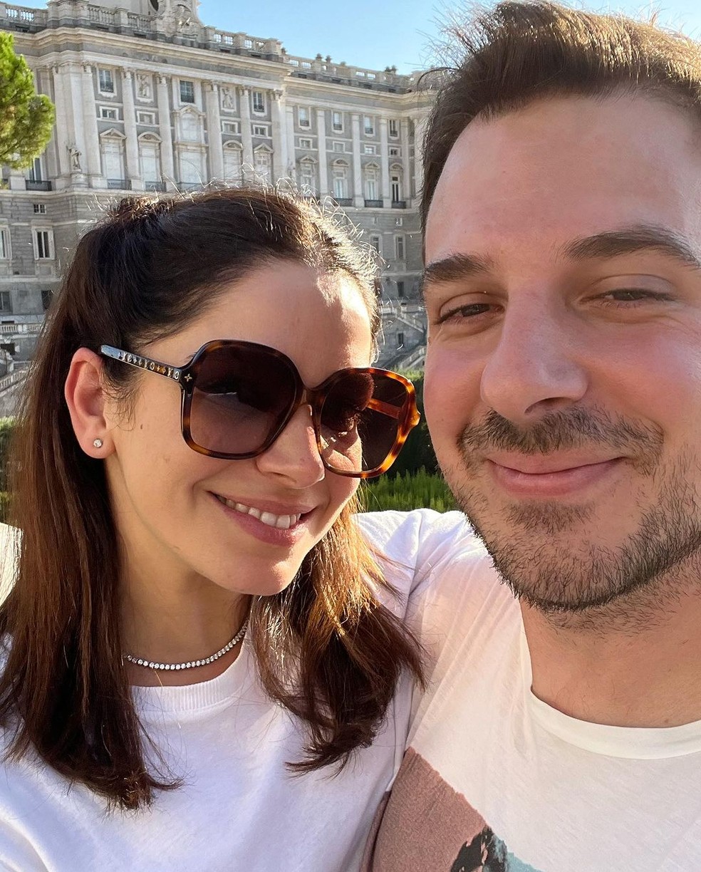Sabrina Petraglia ao lado do marido Ramon — Foto: Reprodução/Instagram