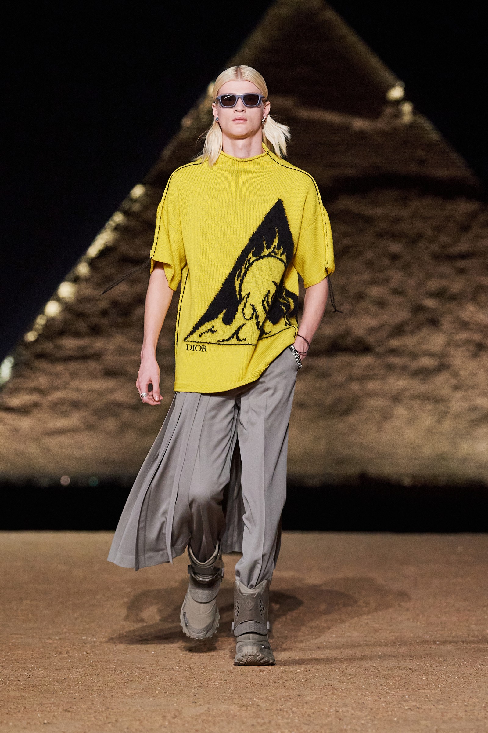 O semi-kilt - e outros tesouros que a Dior mostrou no Egito