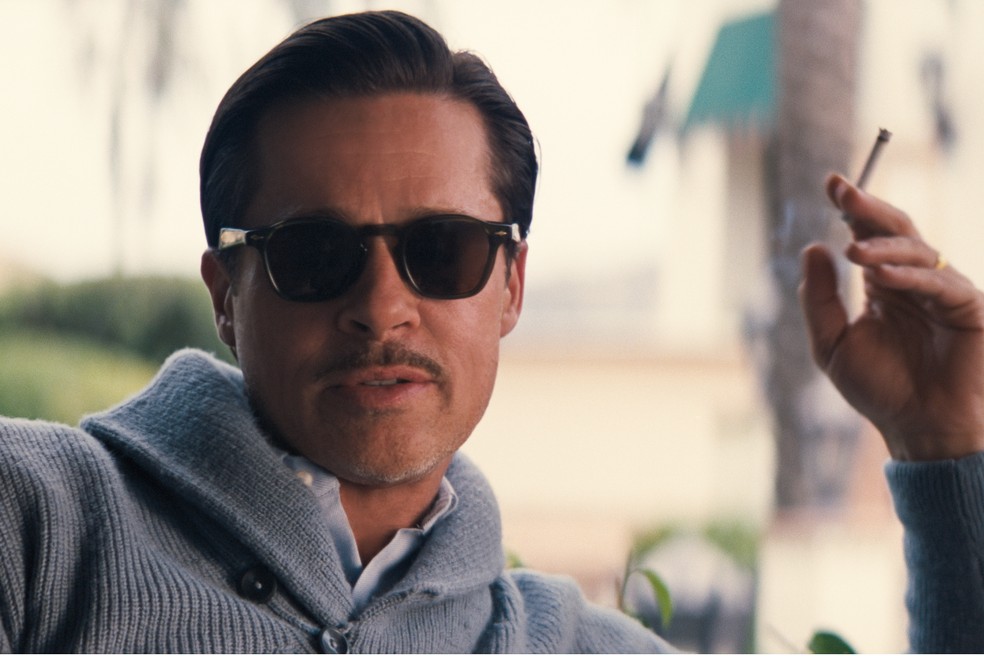 Brad Pitt vive o astro do cinema mudo Jack Conrad, em "Babilônia" — Foto: Divulgação