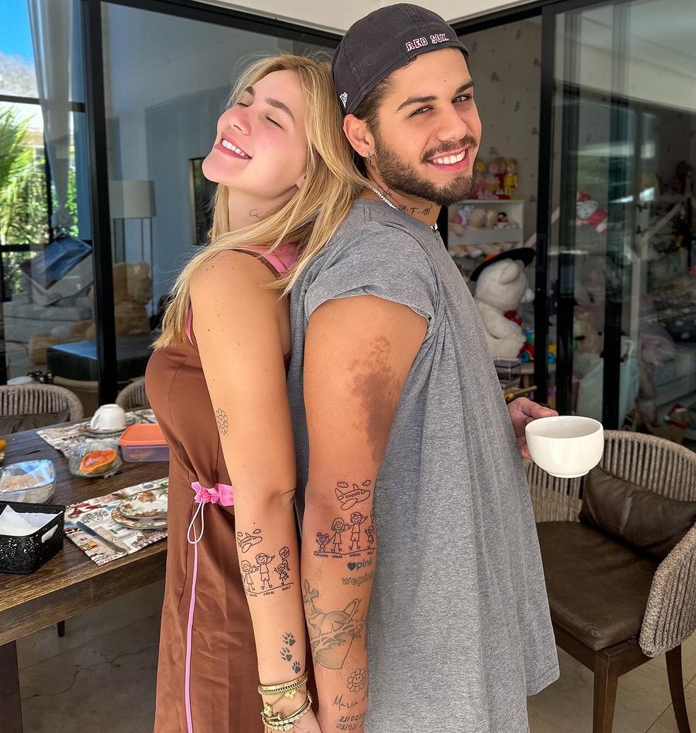 Virginia Fonseca e Zé Felipe  com tatuagemem homenagem à família — Foto: Instagram/Reprodução