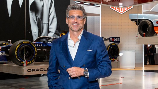 Também piloto, o ator Patrick Dempsey exalta fãs brasileiros e revela admiração por Senna Também piloto, o ator Patrick Dempsey exalta fãs brasileiros e revela admiração por Senna