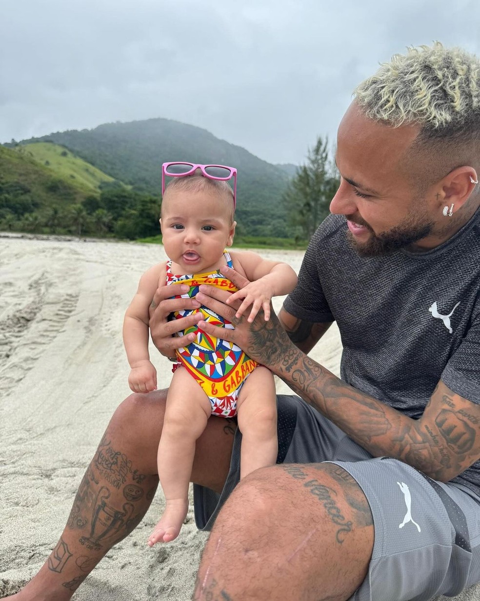 Neymar e Mavie em praia — Foto: Reprodução Instagram