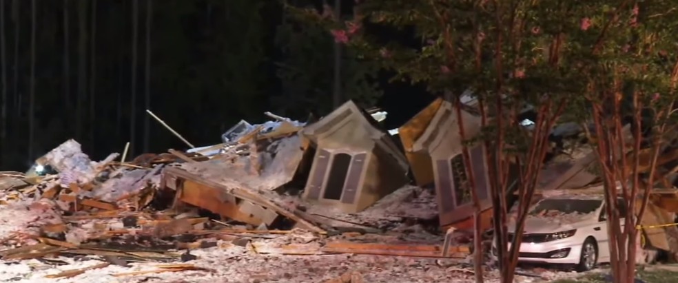 Mansão de Caleb Farley destruída — Foto: Reprodução/YouTube/Queen City News