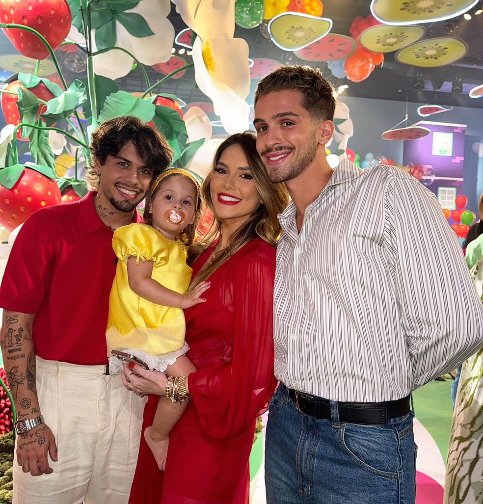 João Guilherme, Virginia Fonseca e Zé Felipe no aniversário de Maria Flor — Foto: Foto: Reprodução/Instagram