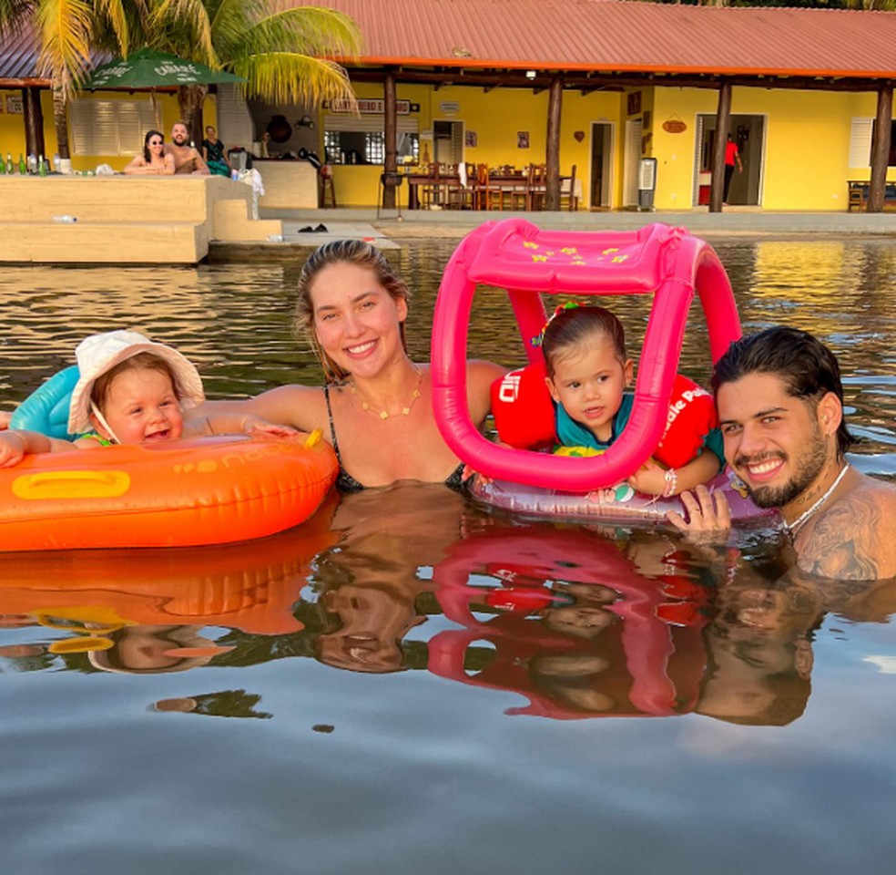 Virginia Fonseca, Zé Felipe e as filhas Maria Alice e Maria Flor — Foto: Instagram