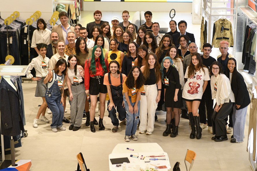 Jovens estilistas brasileiros concorreram a vaga de estágio com Pierre Cardin, em Paris