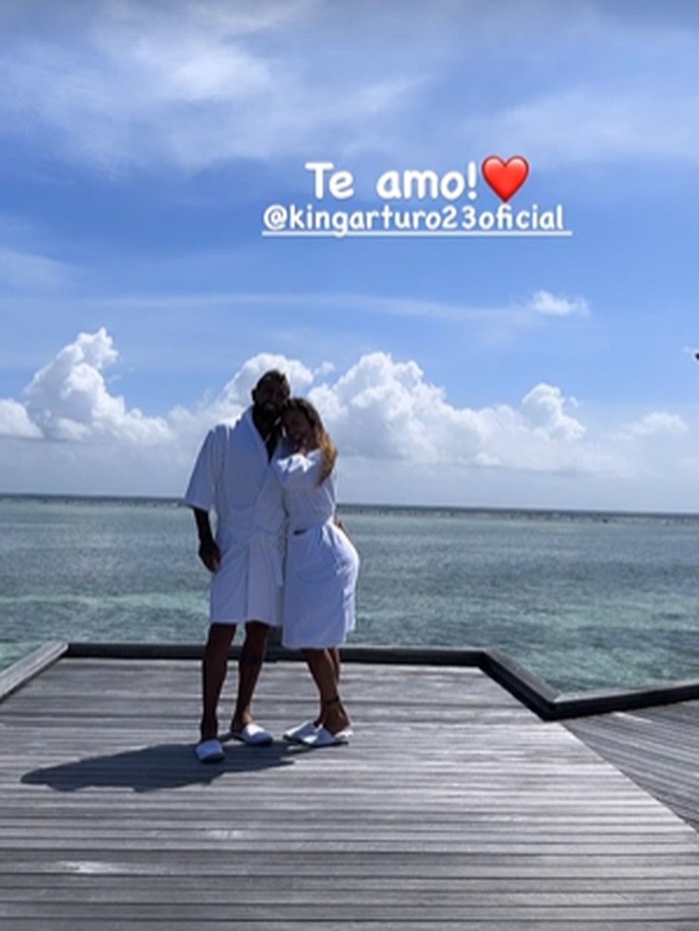 Arturo Vidal e Sonia Isaza nas Maldivas — Foto: Reprodução/Instagram