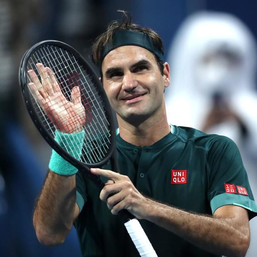 Federer usa uniforme Uniqlo, sua patrocinadora desde 2018, após deixar a Nike (Foto: Mohamed Farag/Getty Images) — Foto: GQ