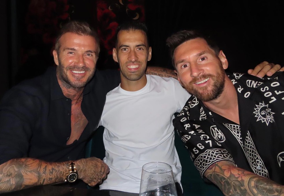 David Beckham (esq.), Busquets (centro) e Messi (dir.) no jantar em Miami — Foto: Reprodução/Instagram