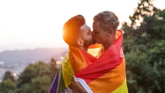 11% dos homens brasileiros se declaram gays ou bi, segundo a pesquisa GQ