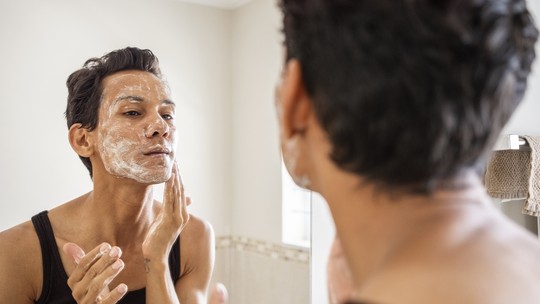 Há diferenças na limpeza de pele para homens e mulheres?