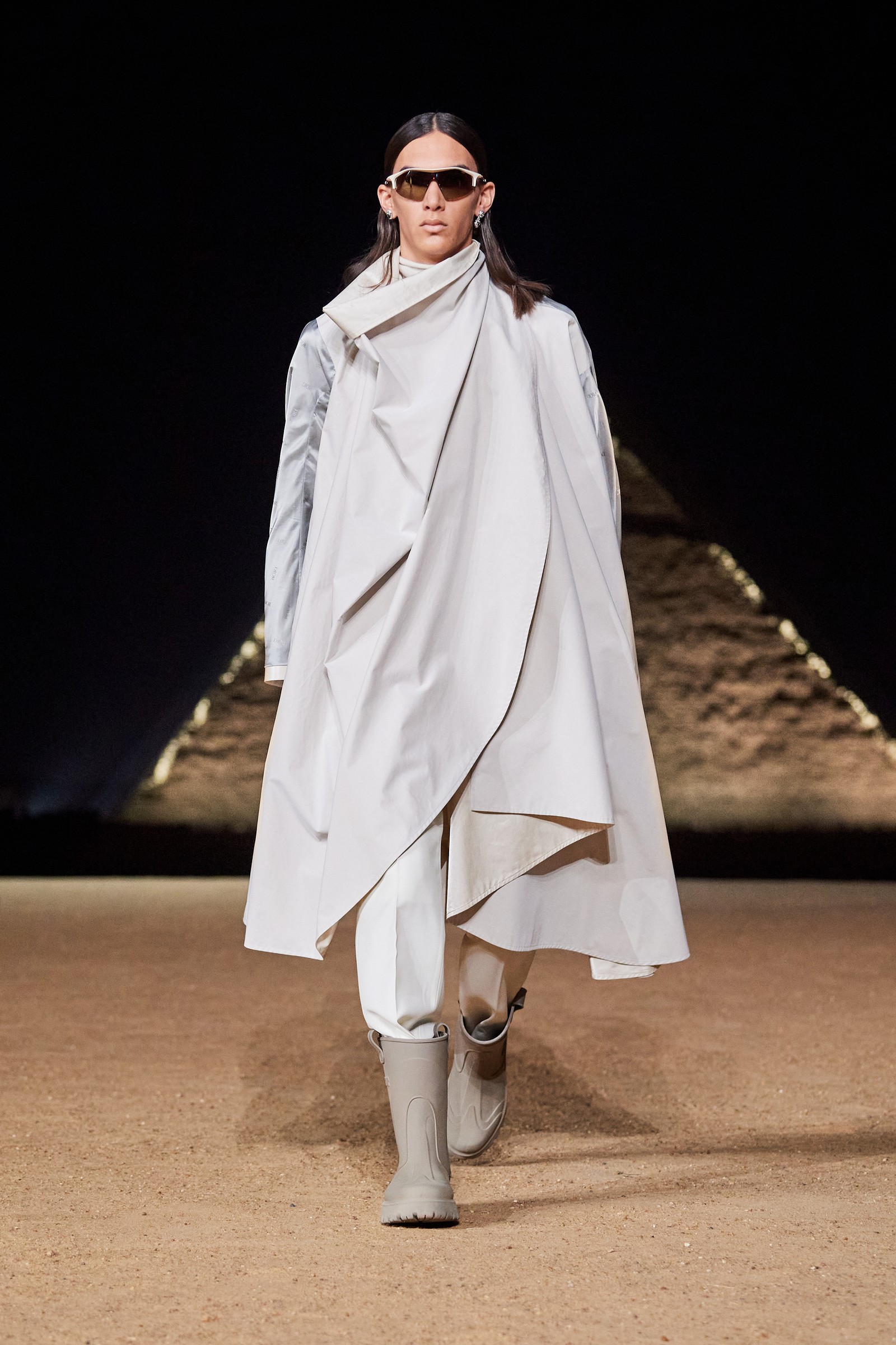 O semi-kilt - e outros tesouros que a Dior mostrou no Egito