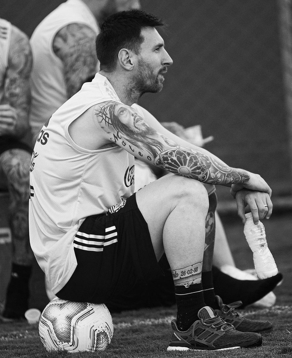 Lionel Messi, camisa dez da Argentina, exibe tatuagens pelo corpo  — Foto: Divulgação Instagram