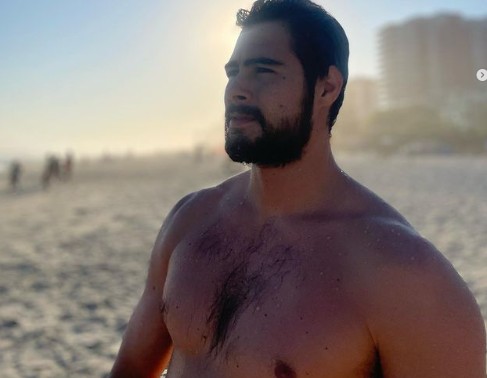 Rafa Vitti curte dia de folga na praia do Rio de Janeiro: 'Folguinha boa'