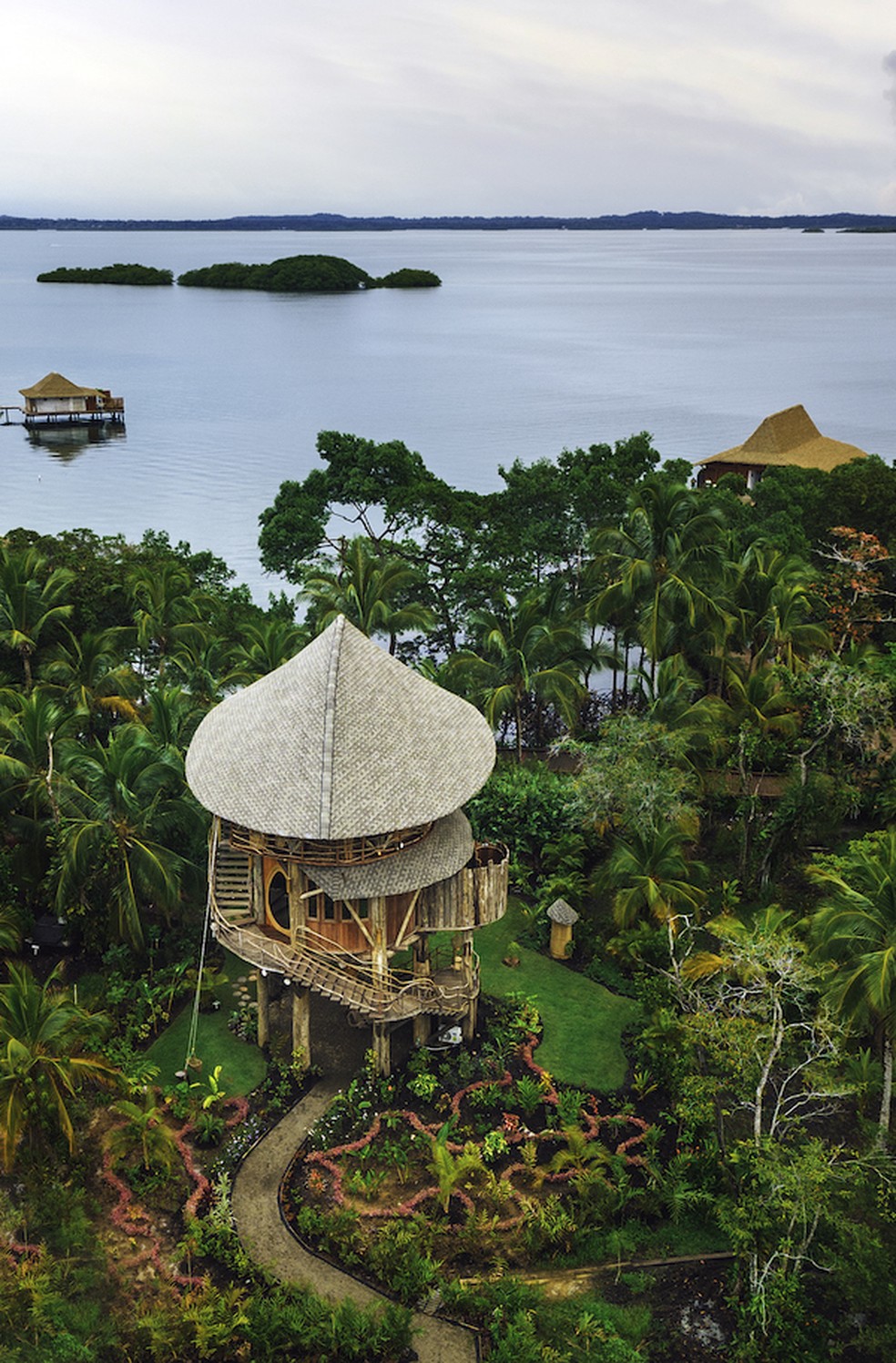Hotel Nayara bocas del Toro, no Panamá, conta com casas na árvore para seus hóspedes — Foto: Brice Ferre Studio