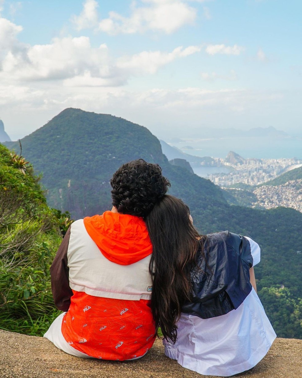 Thaila Ayala e Renato Góes na Pedra Bonita, no Rio — Foto: Reprodução/Instagram