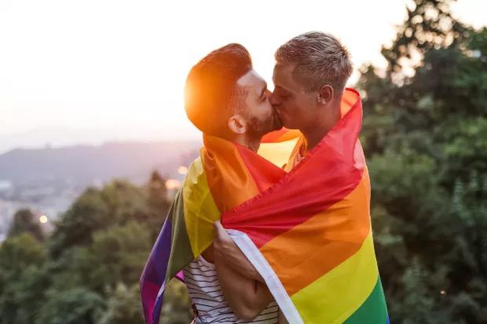 11% dos homens brasileiros se declaram gays ou bi, segundo a pesquisa GQ