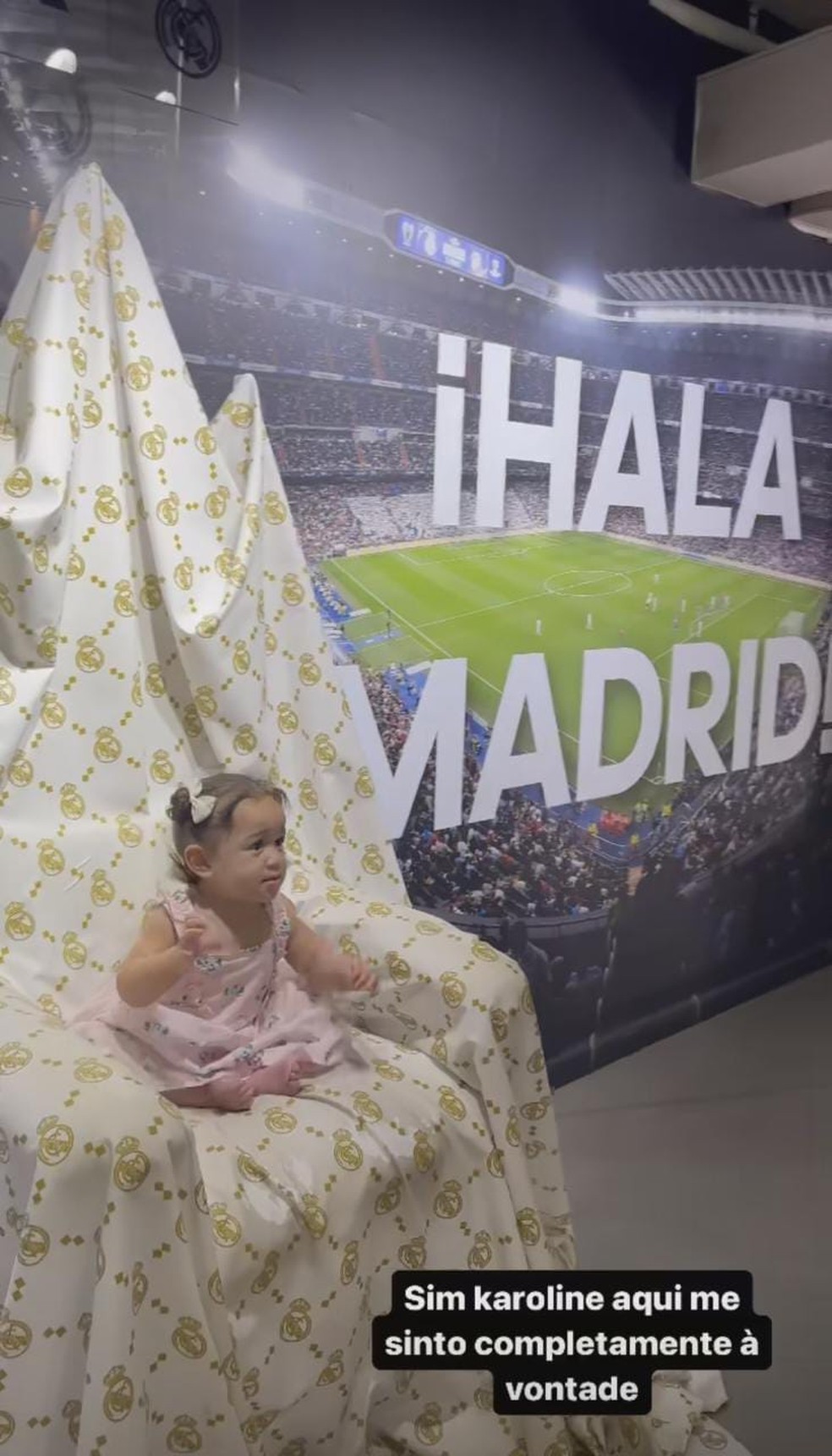 Filha de Éder Militão, Cecilia curte ao lado de decoração do Real Madrid — Foto: Reprodução/Instagram