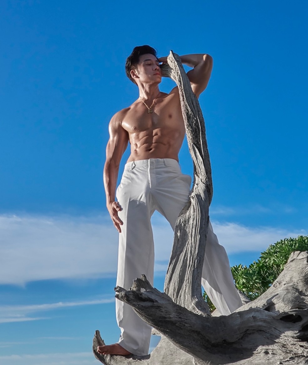 Modelo de Singapura de 60 anos impressiona por apar&ecirc;ncia jovem e viraliza  nas redes