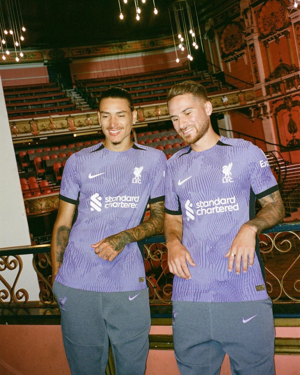 Terceiro uniforme do Liverpool revelado para esta temporada — Foto: Reprodução / Instagram