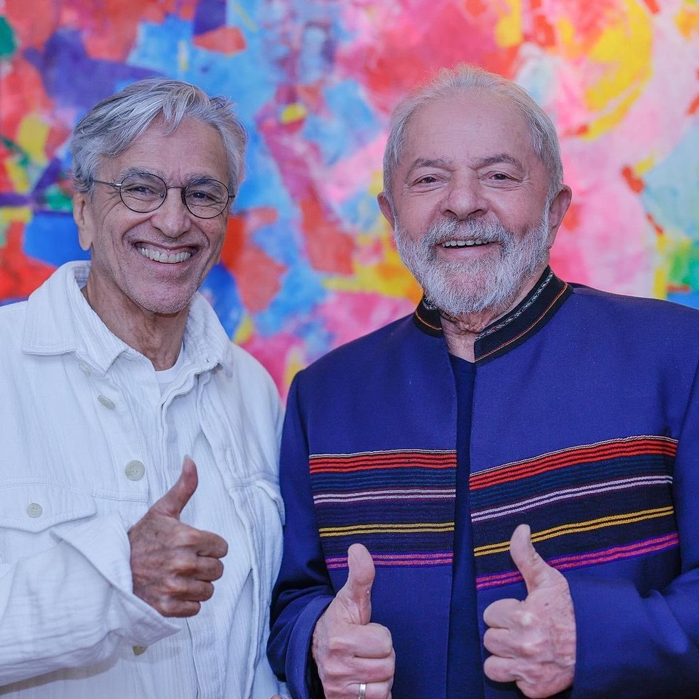 Lula usa casaco boliviano ao lado de Caetano Veloso — Foto: Reprodução/Instagram