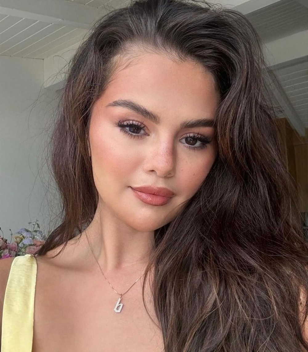 selena-gomez-comemora-seus-32-anos-com-festa-beira-mar
