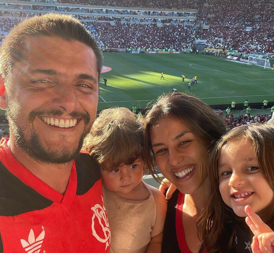 Yanna Lavigne e Bruno Gissoni em ida de família ao Maracanã