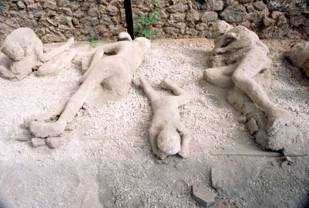 Moldes de vítimas do Vesúvio em Pompeia — Foto: Getty Images