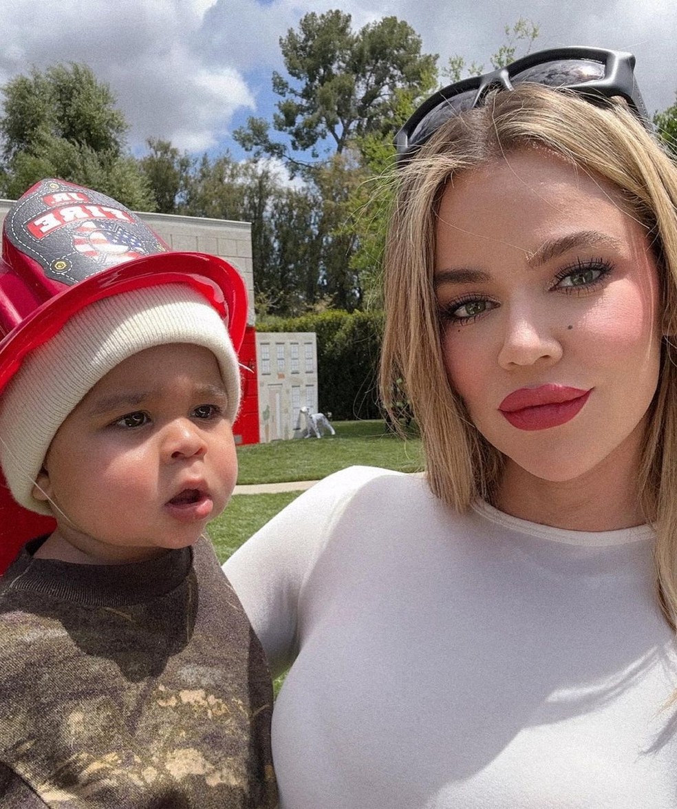 Khlóe Kardashian mostra o rosto do filho caçula, Tatum, pela primeira vez — Foto: Instagram