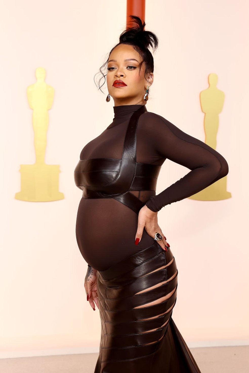Rihanna grávida do segundo filho no Oscar 2023 — Foto: Getty Images