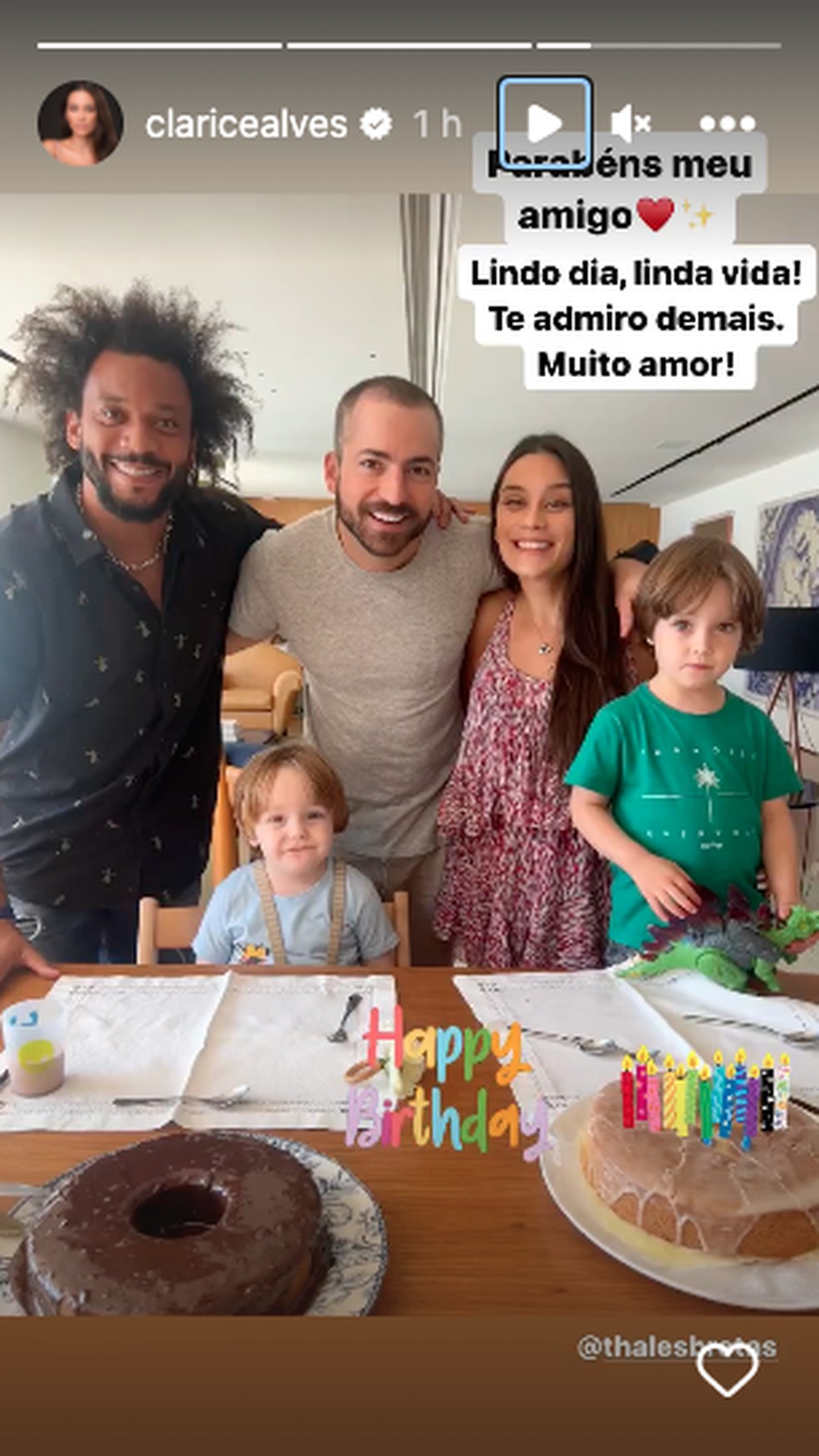 Marcelo, Thales Bretas, seus filhos e Clarice Alves, celebram aniversário do dermatologista — Foto: Reprodução Instagram