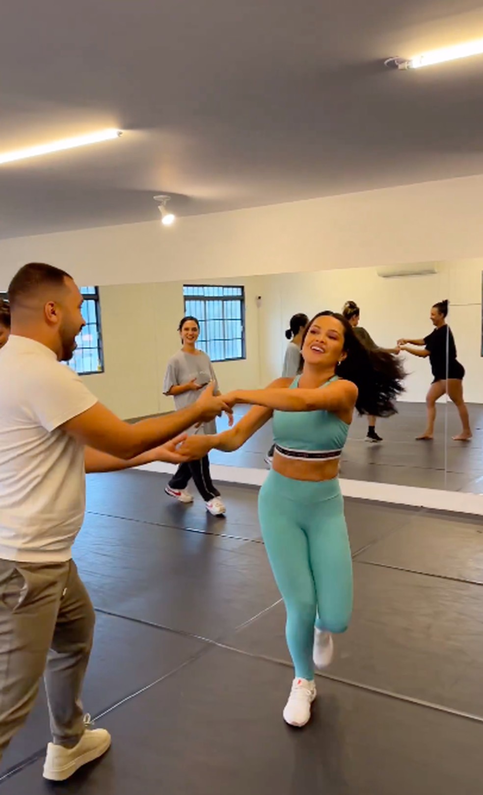 Gil e Juliette dançando em vídeo — Foto: Reprodução Instagram