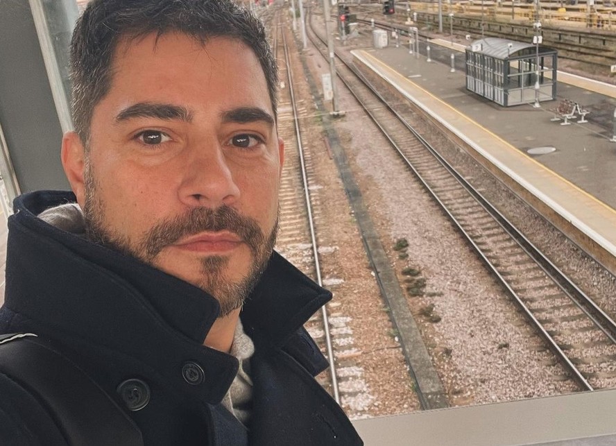 Evaristo Costa está internado na Inglaterra