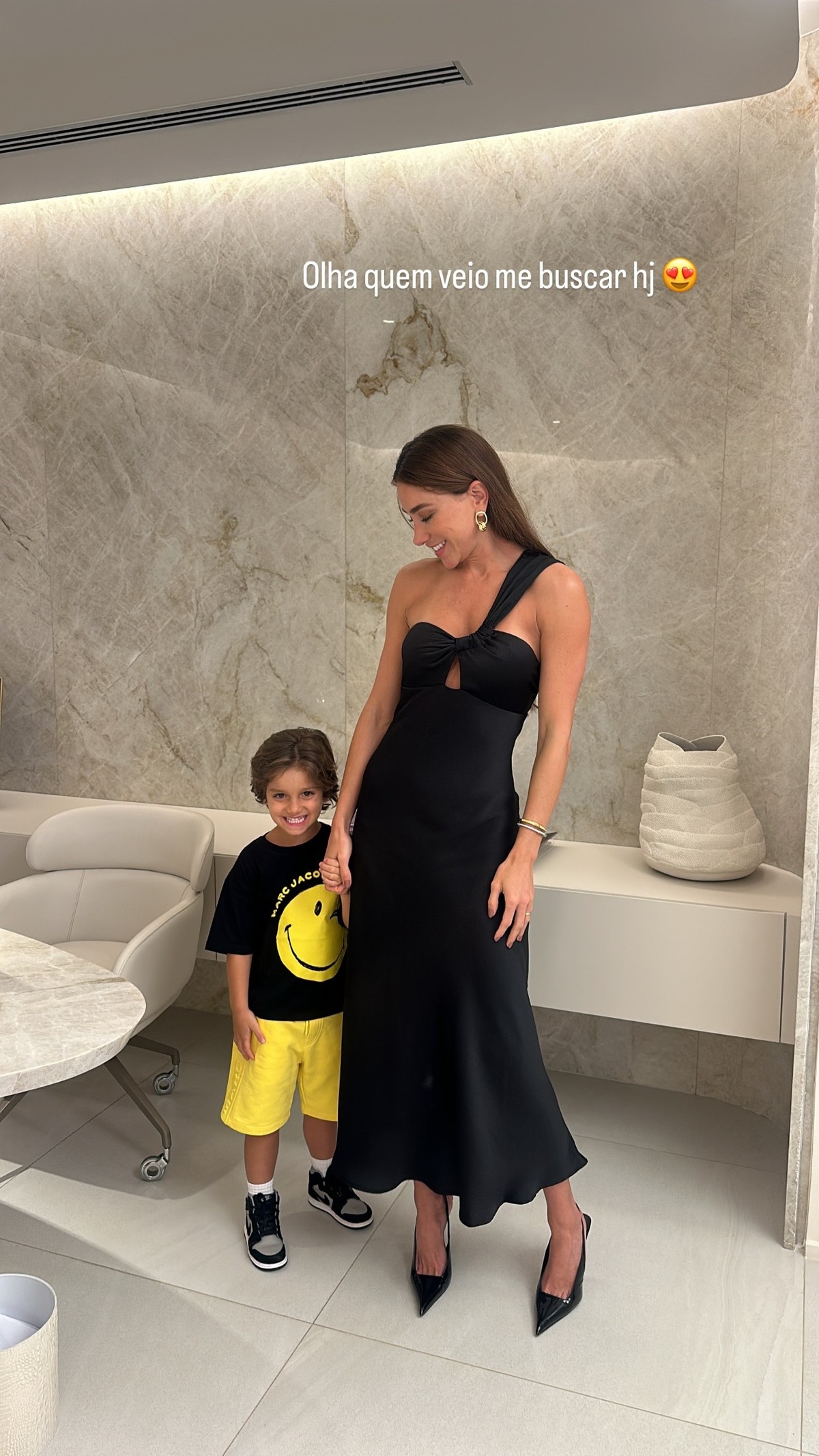 Romana Novais esbanja fofura em nova foto com seu filho, Ravi: 'Veio me ...