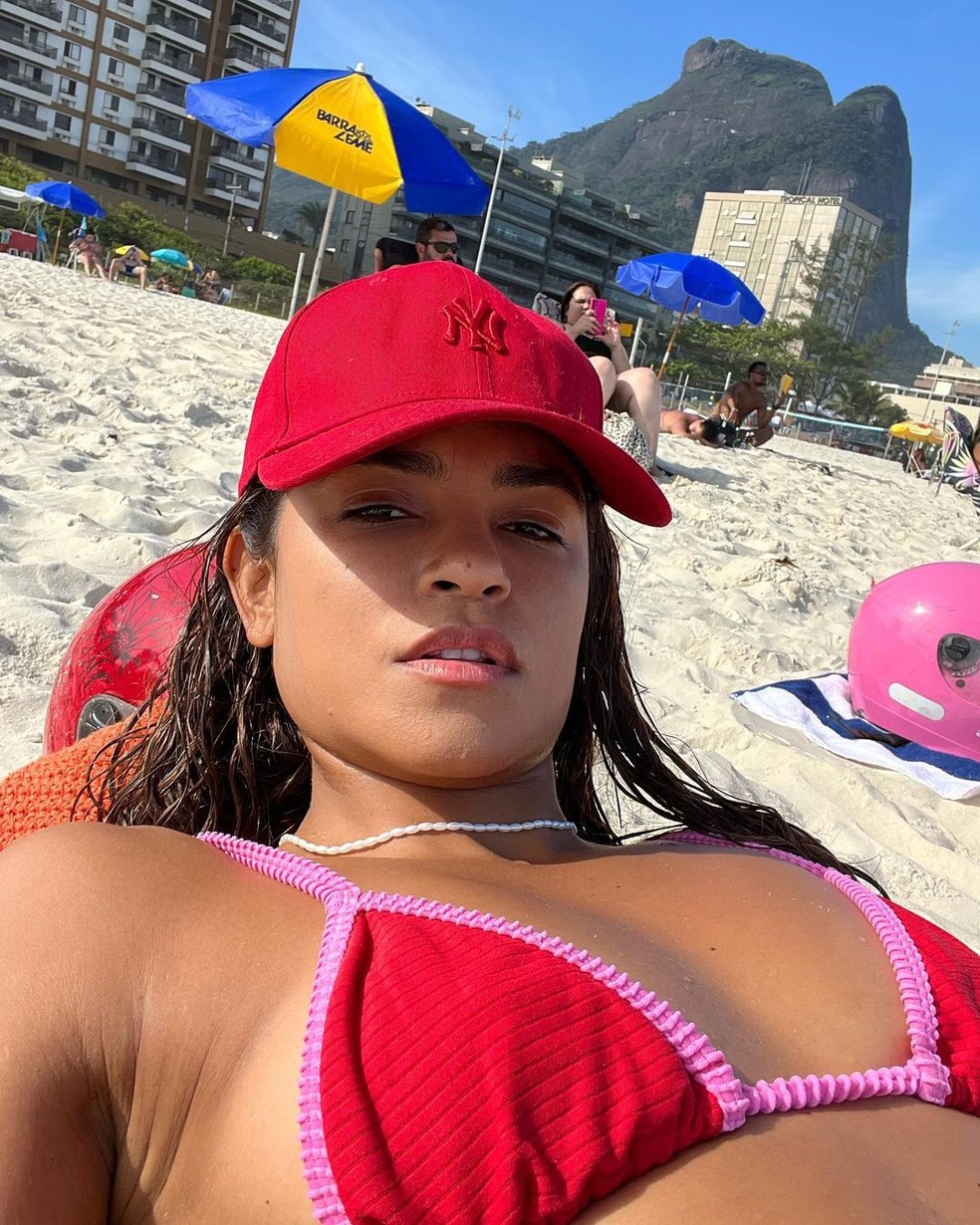 Lucy Alves compartilhou cliques de dia na praia — Foto: Reprodução / Instagram