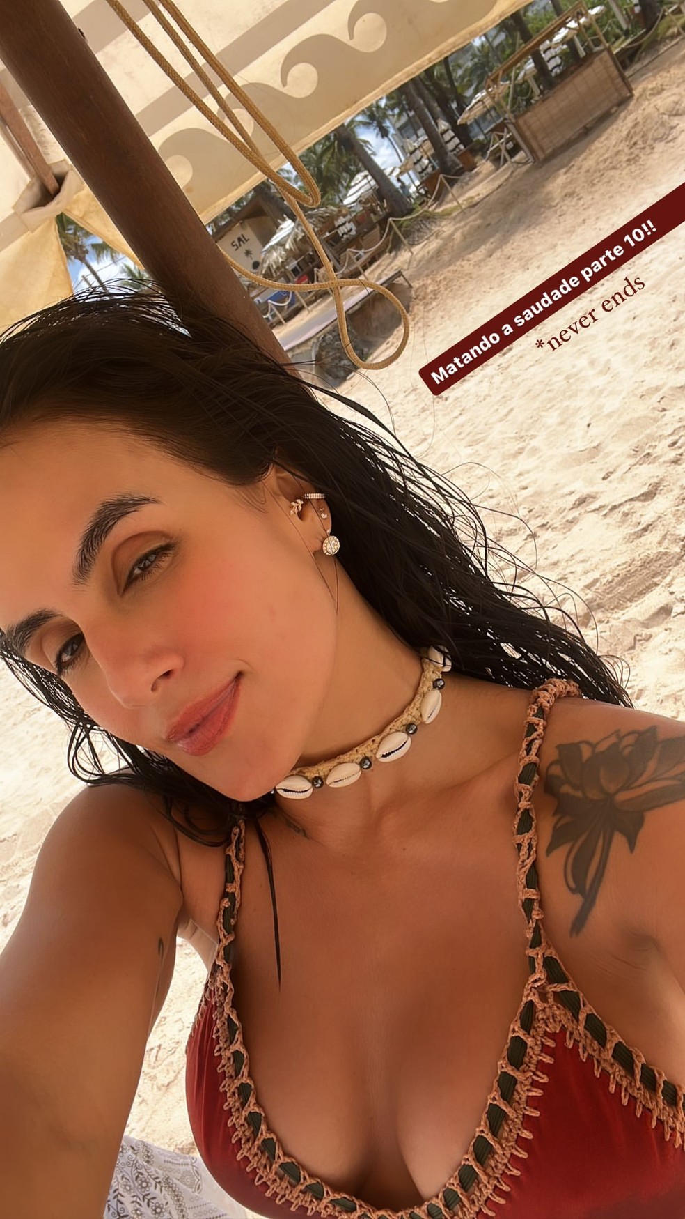 Carol Peixinho encanta de biquíni na praia: 'Matando a saudade' — Foto: Reprodução/Instagram