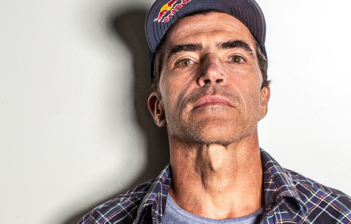 "Só pensava em manter vivo": surfista brasileiro quase morre após ser 'engolido' por onda em Portugal