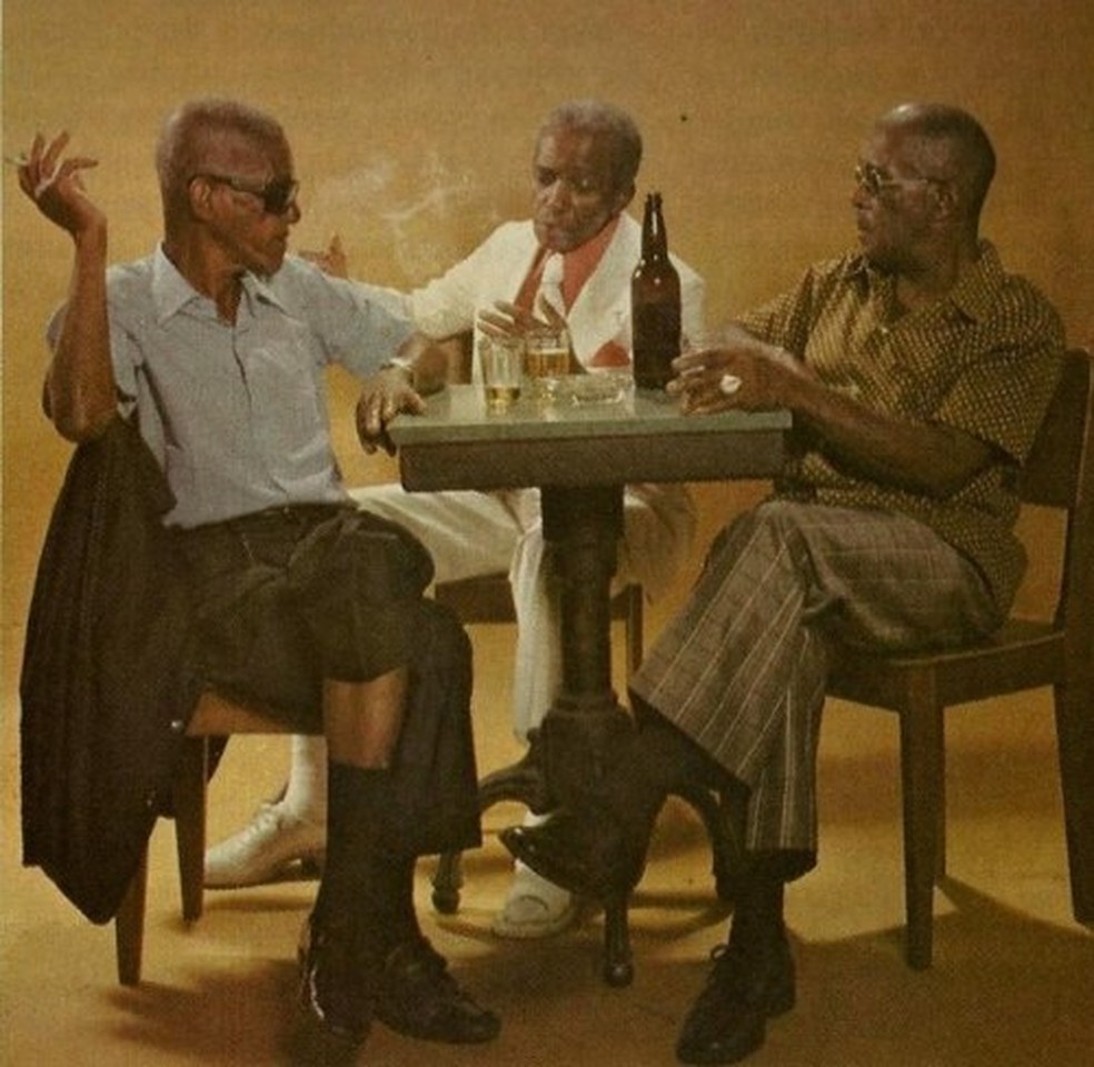 Cartola, Ismael e Mano Décio na capa da Veja em 1975 — Foto: Reprodução/Veja