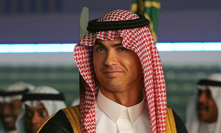 Neymar, Cristiano Ronaldo e Benzema: qual o significado do traje usado por  eles em feriado na Arábia Saudita, Esporte Clube